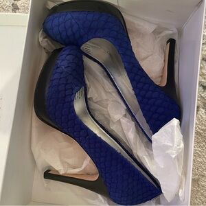 Calvin Klein fish skin pumps. Size 6m